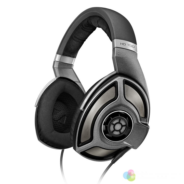 宙宣Sennheise發表HD700耳機，皇佳B&W發表P-3耳機
