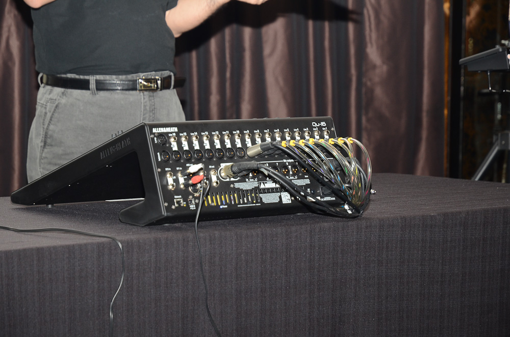 Allen&Heath_Qu16_04.JPG