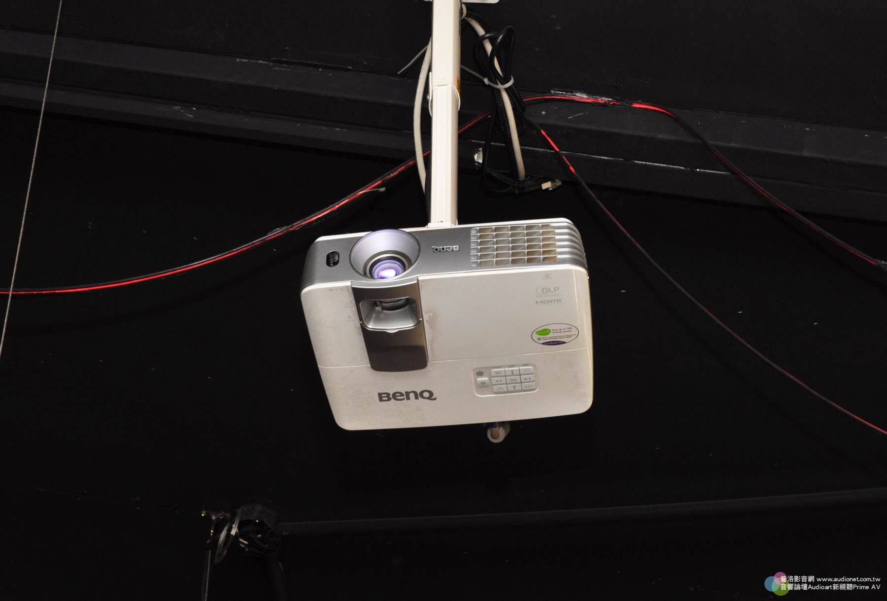 明基 BenQ W系列三坪機：大畫面與生啤酒迎接世界盃四強...