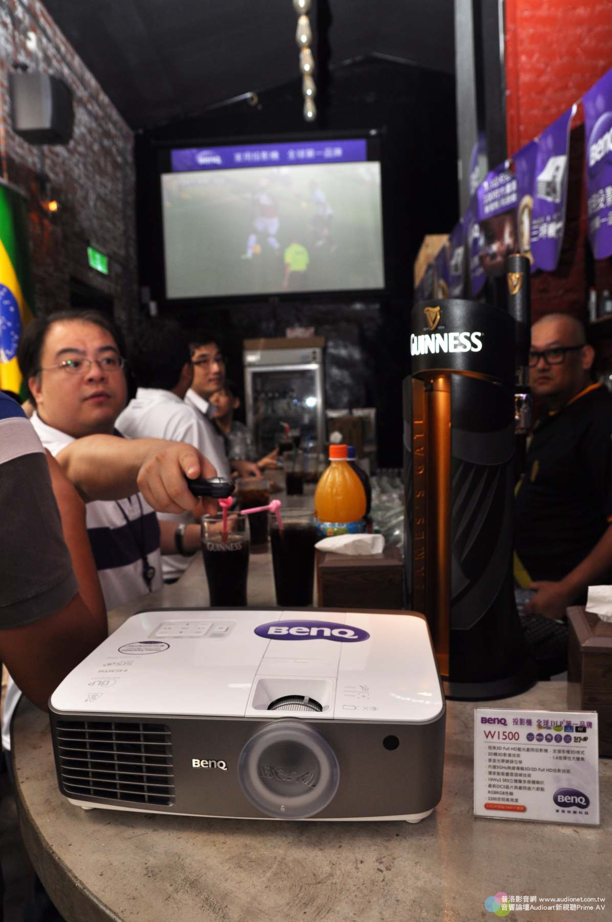 明基 BenQ W系列三坪機：大畫面與生啤酒迎接世界盃四強...