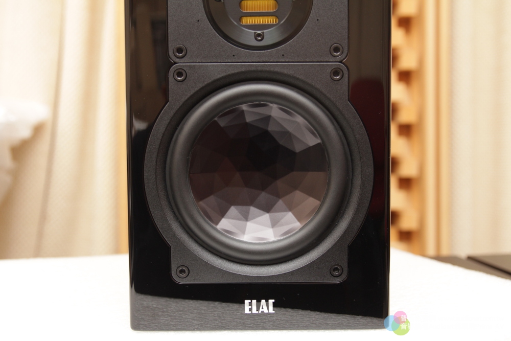 仩益 ELAC BS 263 深黑與閃耀並存