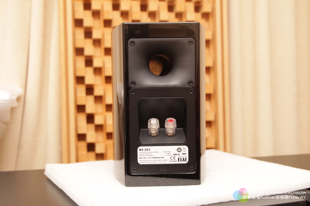 仩益 ELAC BS 263 深黑與閃耀並存