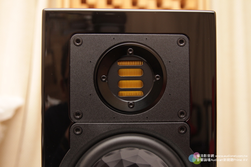 仩益 ELAC BS 263 深黑與閃耀並存
