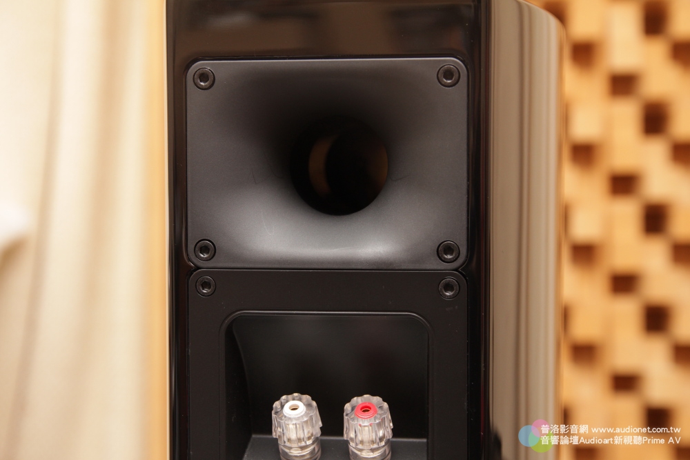 仩益 ELAC BS 263 深黑與閃耀並存