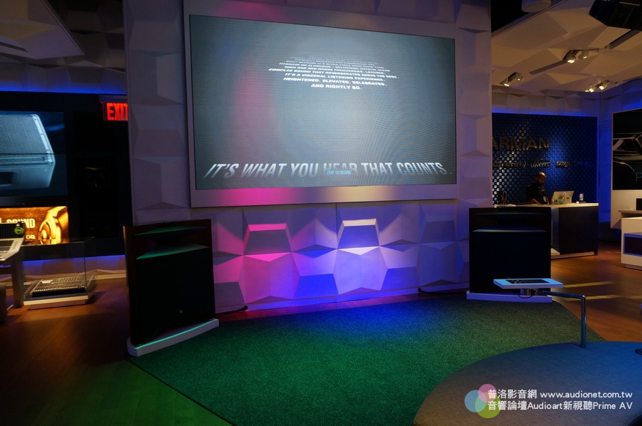 DSC00182Mark Levinson.JPG