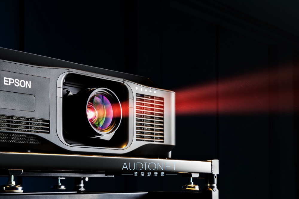 Epson PQ系列4K高階工程投影機，為百老匯大型音樂劇「囍宴」打造無與倫比的炫麗舞台魅力 ... ...